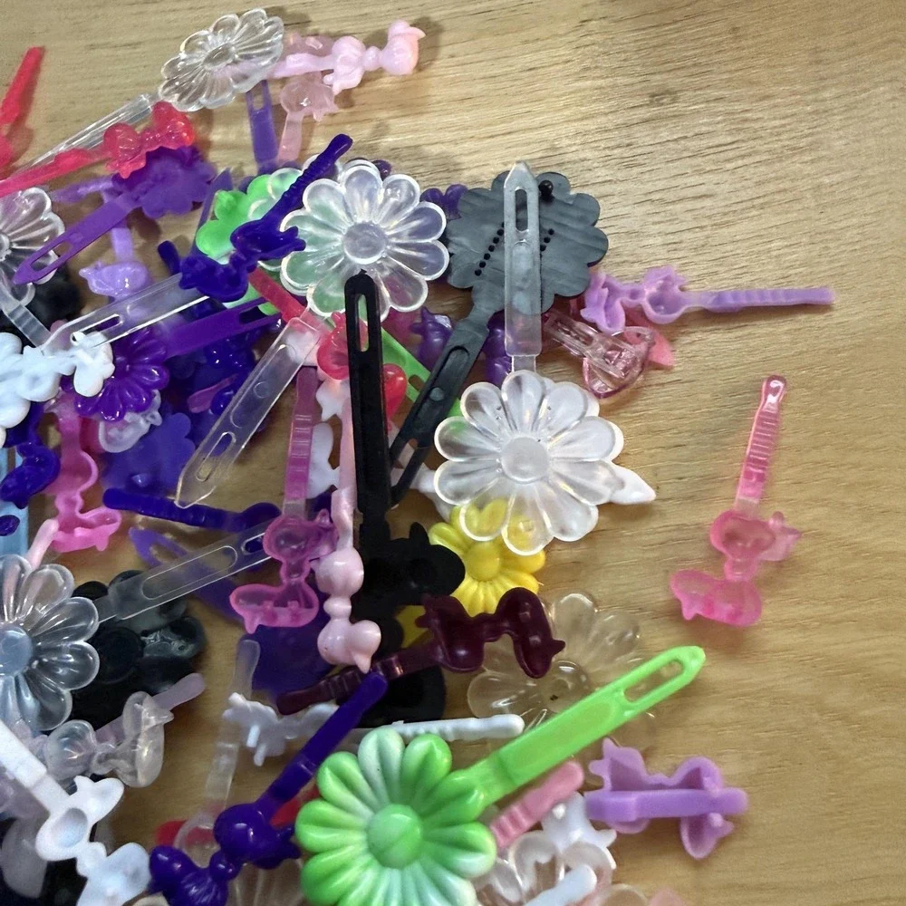 Vintage Barrettes Plastic Hair Clips 80's 90's Flowers Bows Lot of ~100